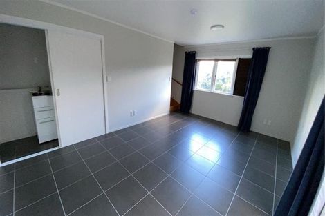 Photo of property in 1b Montana Avenue, Murrays Bay, Auckland, 0630