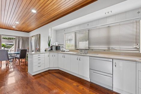 Photo of property in 8 Copperfield Terrace, Mellons Bay, Auckland, 2014