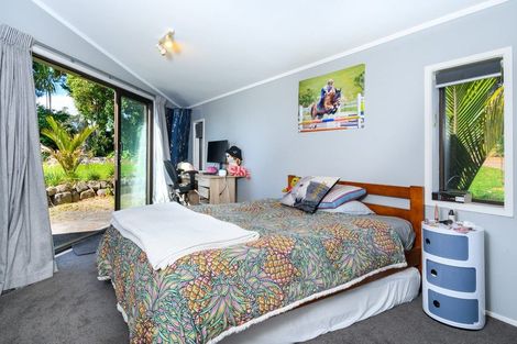 Photo of property in 412 Taupaki Road, Kumeu, 0892