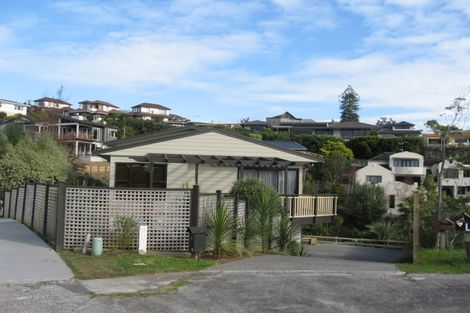Photo of property in 28 Copperfield Terrace, Mellons Bay, Auckland, 2014