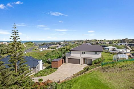 Photo of property in 12 Longbeach Drive, Castlecliff, Whanganui, 4501