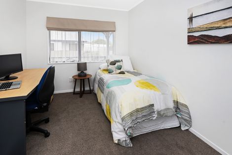 Photo of property in 25 Gosford Drive, Botany Downs, Auckland, 2010