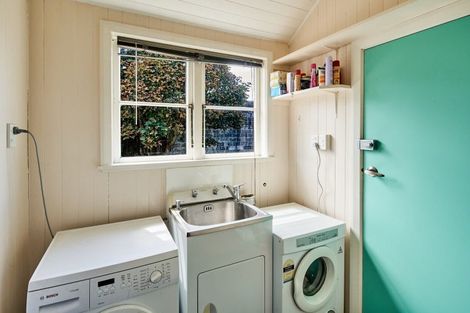 Photo of property in 6 Hobbs Grove, Epuni, Lower Hutt, 5011