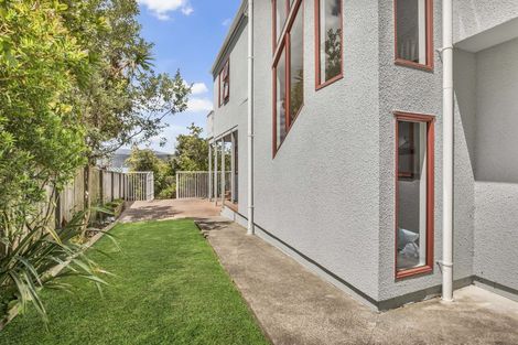 Photo of property in 61 Breaker Bay Road, Breaker Bay, Wellington, 6022