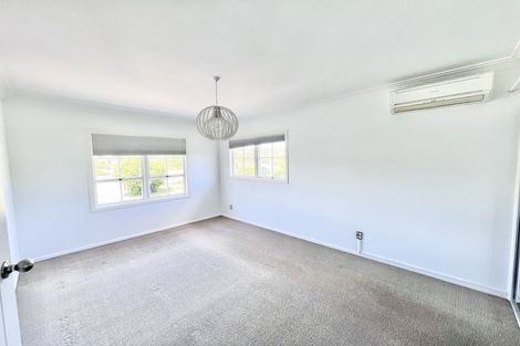 Photo of property in 2 King Richard Place, Browns Bay, Auckland, 0630