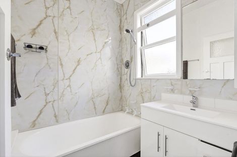 Photo of property in 35 Tipahi Street, Nelson South, Nelson, 7010