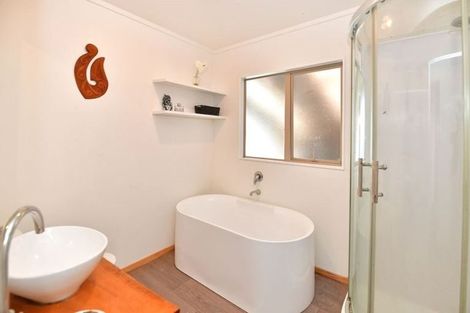 Photo of property in 55a Springs Road, Parakai, 0830