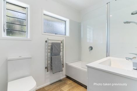 Photo of property in 8b Havana Place, Glenfield, Auckland, 0629