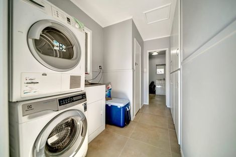 Photo of property in 389 Waiuku Road, Puni, Pukekohe, 2678