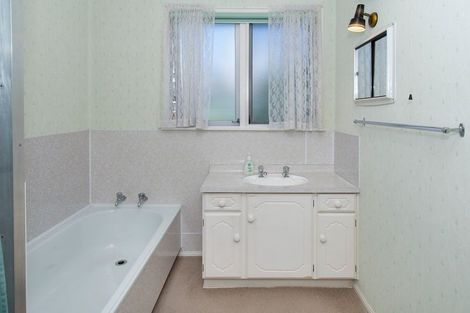 Photo of property in 1/2 Poseidon Place, Half Moon Bay, Auckland, 2012