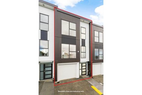 Photo of property in 5/107 Hobsonville Road, West Harbour, Auckland, 0618