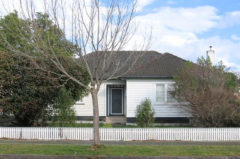 Photo of property in 46 Ihle Street, Terrace End, Palmerston North, 4410