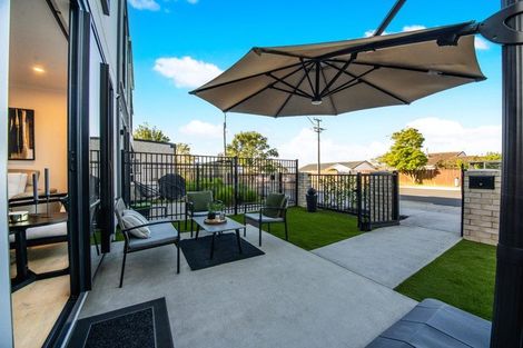 Photo of property in 8 Patariki Way, Beach Haven, Auckland, 0626