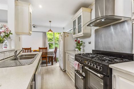 Photo of property in 66 Stott Avenue, Birkdale, Auckland, 0626