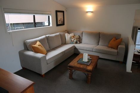 Photo of property in 2/17 Telephone Road, Birkenhead, Auckland, 0626