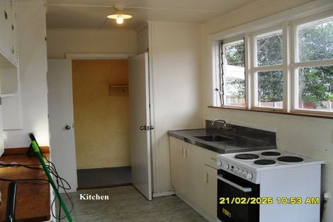 Photo of property in 3-3a Queenwood Road, Levin, 5510