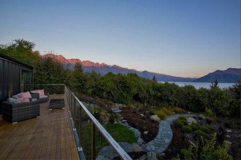 Photo of property in 34 Cedar Drive, Kelvin Heights, Queenstown, 9300