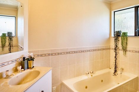 Photo of property in 1 The Top Gallant, Whitby, Porirua, 5024