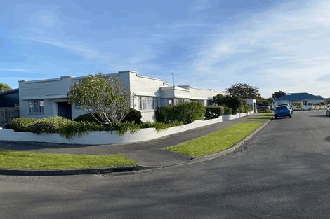 Photo of property in 22 Rangitira Avenue, Palmerston North, 4414
