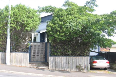 Photo of property in 1/12 Mahara Avenue, Birkenhead, Auckland, 0626