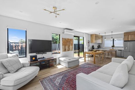 Photo of property in 27d Taipari Road, Te Atatu Peninsula, Auckland, 0610