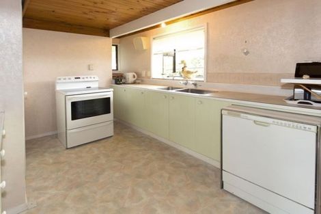 Photo of property in 1454 Whangaparaoa Road, Army Bay, Whangaparaoa, 0930