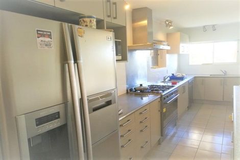 Photo of property in 1/1 Cheval Drive, Totara Vale, Auckland, 0629