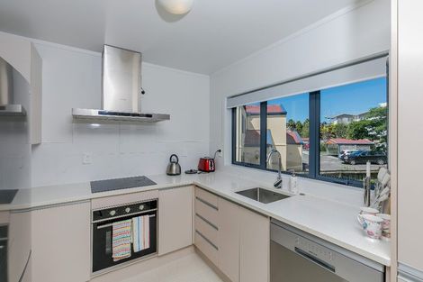 Photo of property in 3/5 John Jennings Drive, Oteha, Auckland, 0632