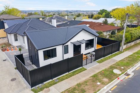 Photo of property in 54d Te Atatu Road, Te Atatu South, Auckland, 0610