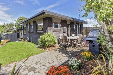 Photo of property in 1/18 Oliver Twist Avenue, Mellons Bay, Auckland, 2014