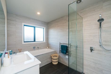 Photo of property in 5 Waimarama Court, Roslyn, Palmerston North, 4414