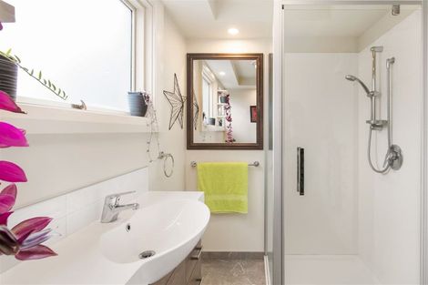 Photo of property in 7 Sawtell Place, Northcote, Christchurch, 8052