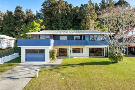 Photo of property in 115 Park Avenue, Whangamata, 3620