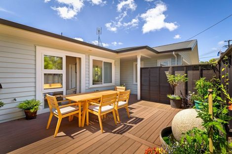 Photo of property in 1 Manuwai Road, Torbay, Auckland, 0630