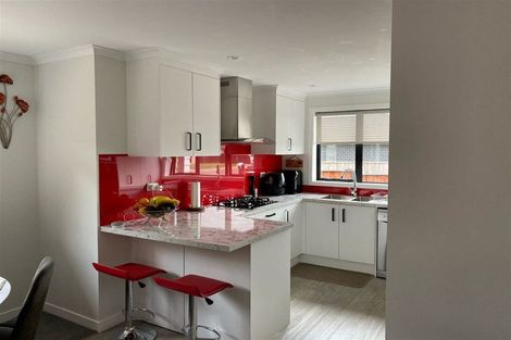 Photo of property in 18 Nukuroa Close, Waitara, 4320