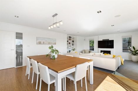 Photo of property in 68 Exmouth Road, Northcote, Auckland, 0627