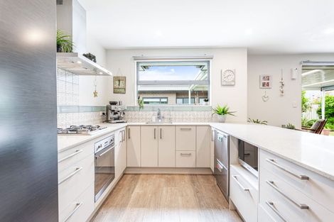 Photo of property in 13 Robert Might Road, Kumeu, 0810