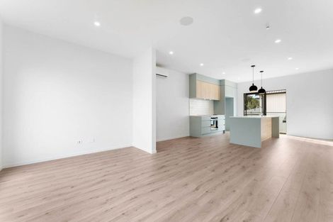Photo of property in 5/107 Hobsonville Road, West Harbour, Auckland, 0618