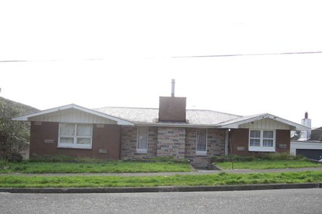 Photo of property in 4 Holmes Grove, Naenae, Lower Hutt, 5011