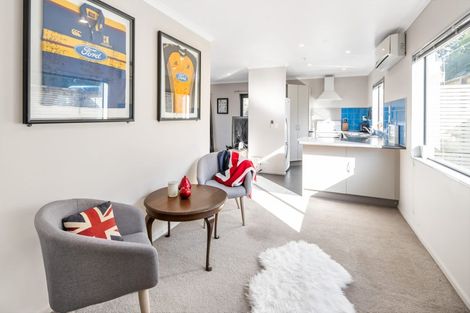 Photo of property in 29 Stewart Drive, Newlands, Wellington, 6037