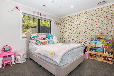 Photo of property in 14 Kaiaho Close, Aotea, Porirua, 5024