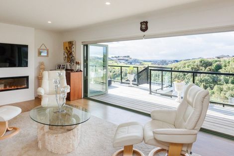 Photo of property in 121 Cashmere Drive, Fitzherbert, Palmerston North, 4410