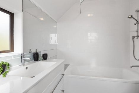 Photo of property in 14 Kiwi Avenue, Forest Lake, Hamilton, 3200