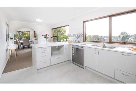 Photo of property in 1 Lynngate Place, Hillcrest, Auckland, 0627