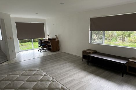 Photo of property in 31 Masterton Road, Rothesay Bay, Auckland, 0630