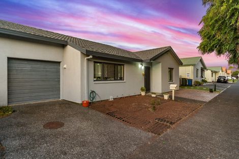 Photo of property in 11e Sturges Road, Henderson, Auckland, 0612