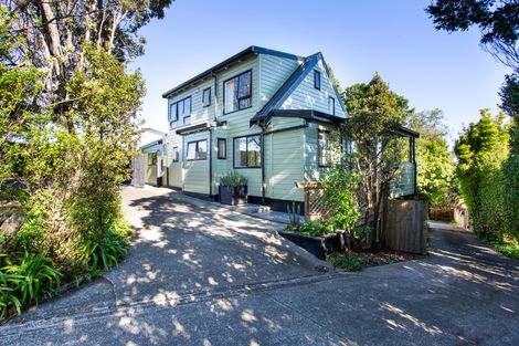 Photo of property in 28 Sunset Road, Unsworth Heights, Auckland, 0632
