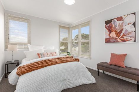 Photo of property in 32 Beauzami Crescent, Ascot Park, Porirua, 5024