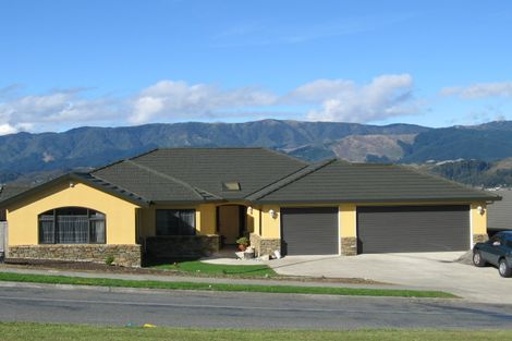 Photo of property in 18 Kirton Drive, Riverstone Terraces, Upper Hutt, 5018