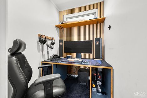 Photo of property in 28 Omaha Grove, Totara Park, Upper Hutt, 5018